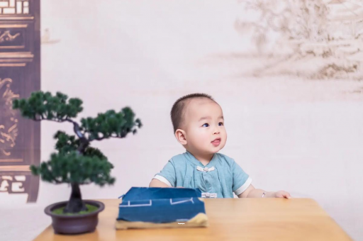 广州三个月宝宝抬头不稳 广州三个月宝宝抬头不稳